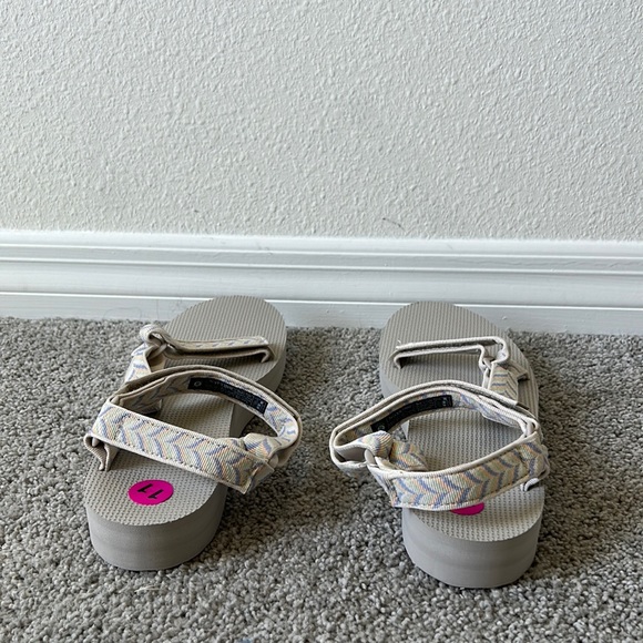 BRAND NEW TEVA SANDALS SHOES SIZE 11 - Picture 3 of 5